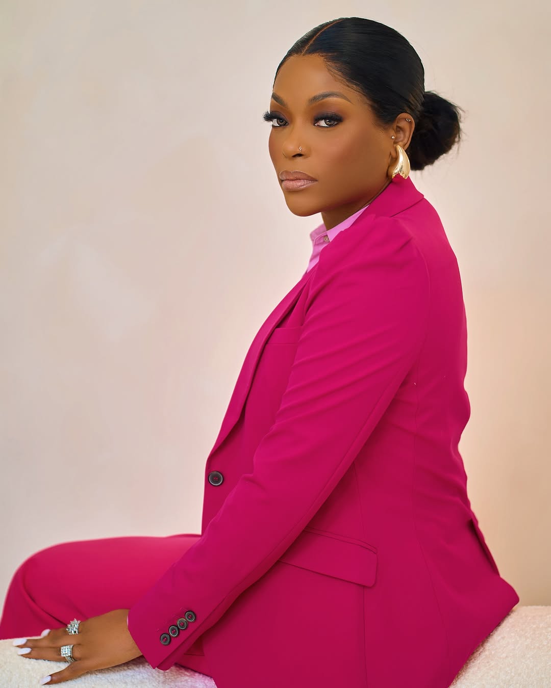 Portraits of @ellescious Makeup by @makeupbydosh #Photographed and edited - @ncourage_photograph (1)