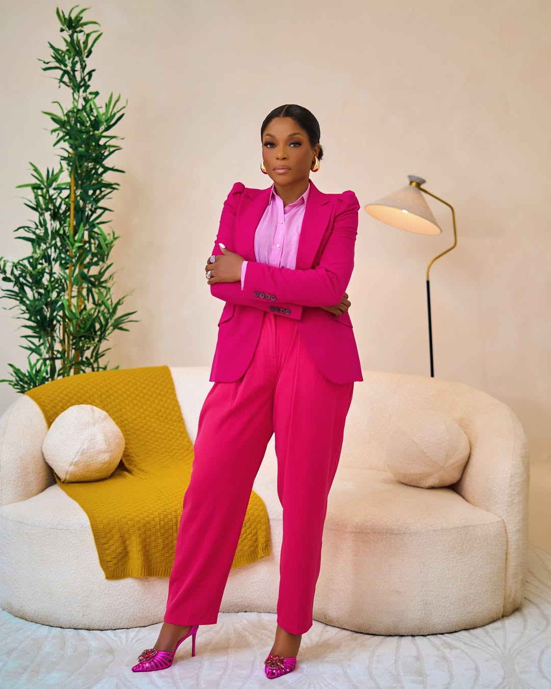 Portraits of @ellescious Makeup by @makeupbydosh #Photographed and edited - @ncourage_photograph (2)