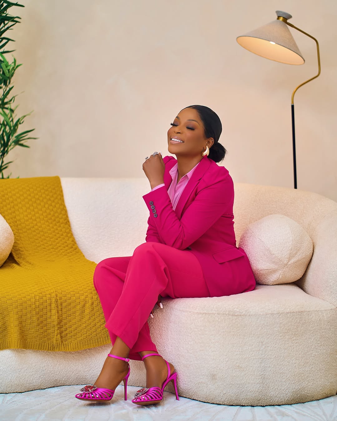 Portraits of @ellescious Makeup by @makeupbydosh #Photographed and edited - @ncourage_photograph (3)