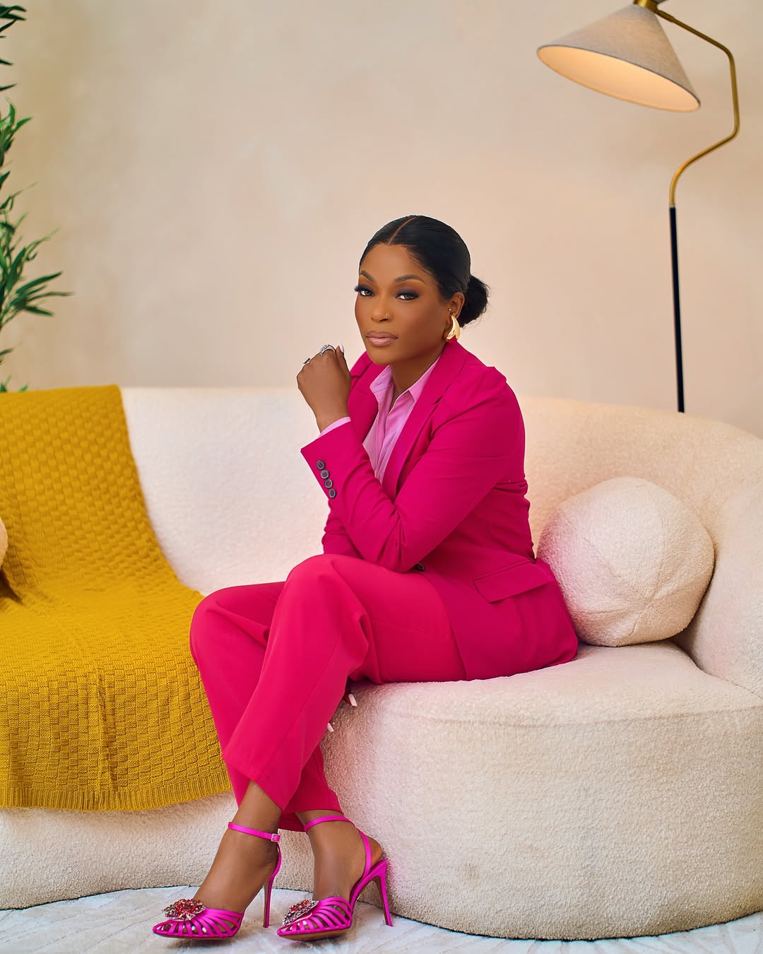 Portraits of @ellescious Makeup by @makeupbydosh #Photographed and edited - @ncourage_photograph